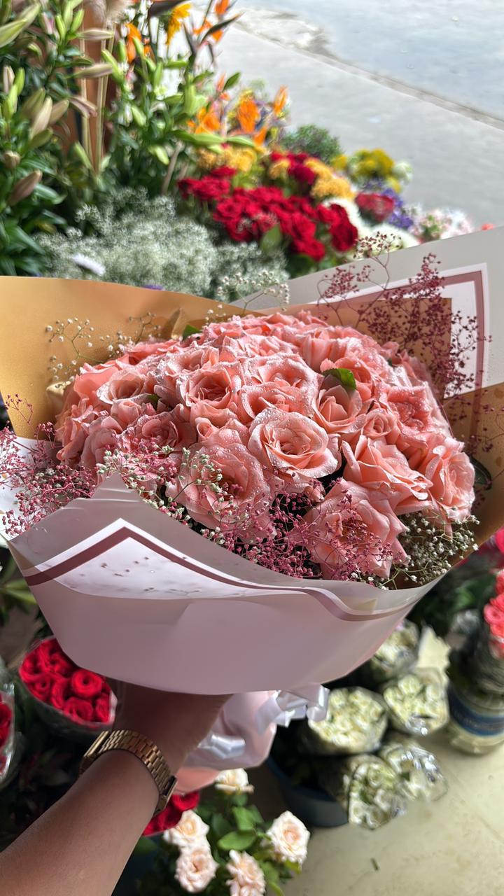 un bouquet de fleurs