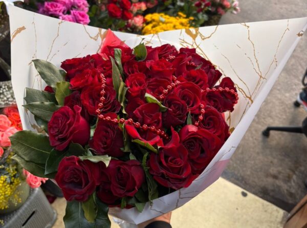 Bouquet Élégant de 30 Roses Rouges