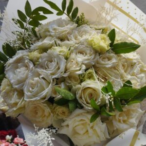 Bouquet de 35 Roses Blanches - Éclat de Pureté