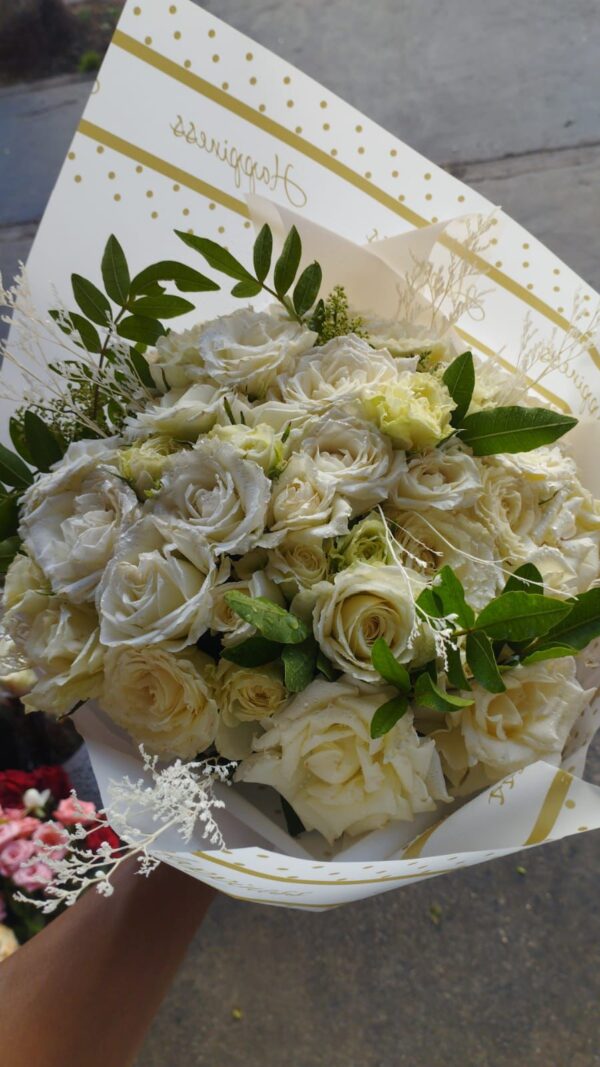 Bouquet de 35 Roses Blanches - Éclat de Pureté